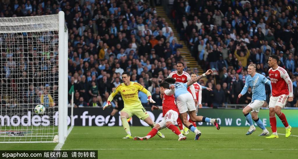 ความผิดพลาดร้ายแรง จุดชนวน ศึกชิงแชมป์! ของขวัญ 'ระดับอาชญากรรม' ผู้รักษาประตูของแมนฯ ซิตี้ อาร์เซนอล ฮาเวอร์ หัวเราะให้เท่าเทียมกัน - Teller Report