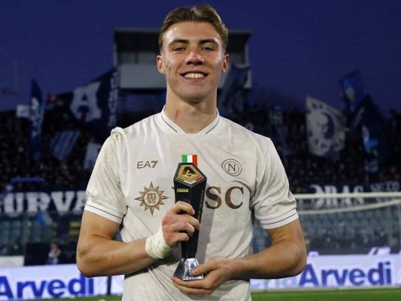 90% ของบอสสนับสนุน! ค่าโอนสูงเสียดฟ้า ปูทางและมูรินโญ่กลับสู่เรอัล มาดริด และมีเสถียรภาพหรือไม่ _ สนับสนุน rating_dressing room_player