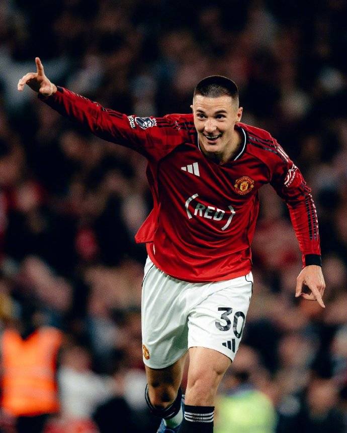 แมนฯ ยูไนเต็ด เอาชนะ เบรนท์ฟอร์ด 2-1 แนวรับยังคงเป็นอันตรายที่ซ่อนอยู่ และเรดดับเบิ้ลจะเป็นเรื่องยากที่จะชนะ_defense_uefa แชมเปี้ยนส์ลีก_อาร์เซนอล