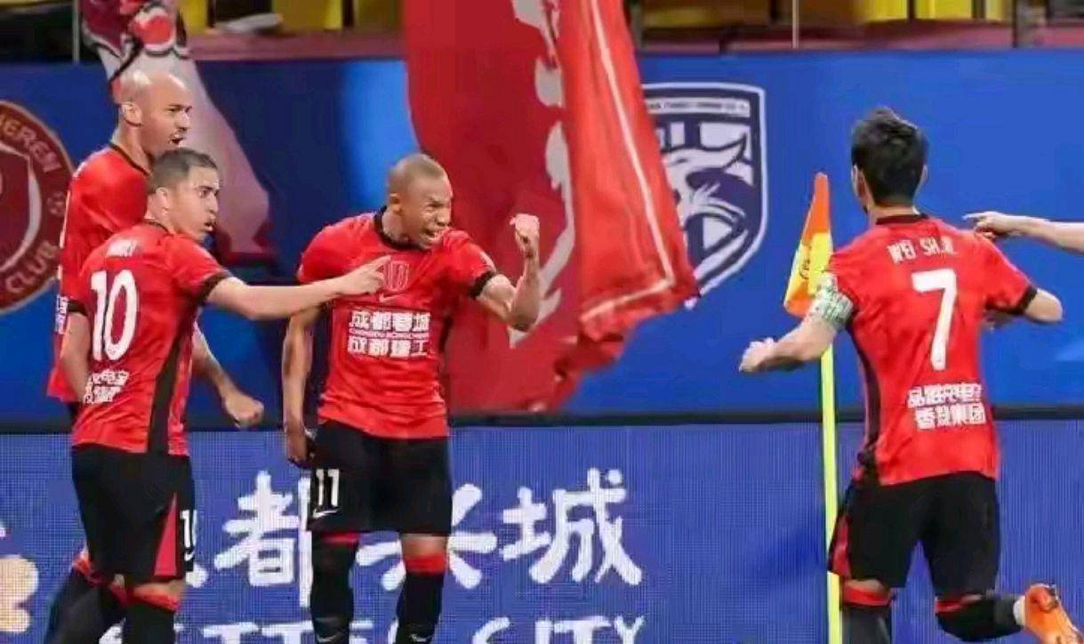 10 ลูกทำใน 8 รอบ! หรงเฉิง เซ็นสัญญา 