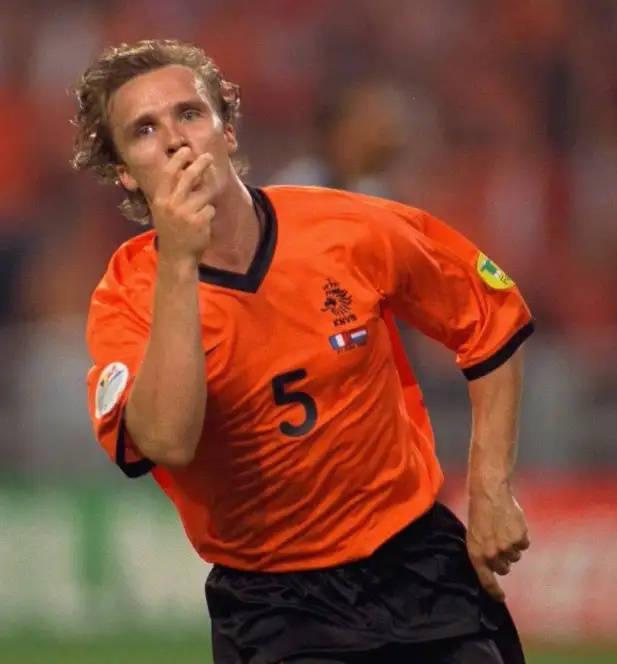 ทำไม Cen Deng ถึงไม่สร้างชื่อให้กับตัวเองและความสำเร็จในอาชีพของเขามี จำกัด _rivaldo_barce_player