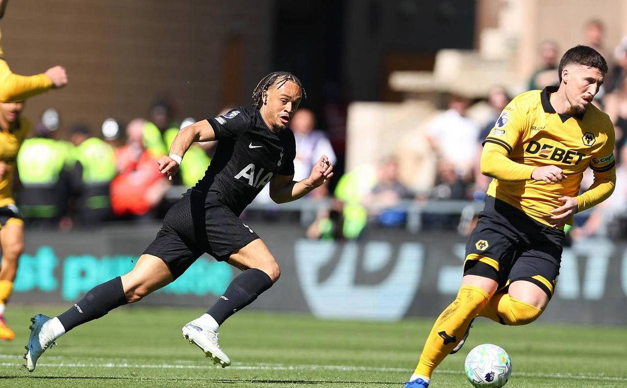 ท็อตแนมยืนยันอย่างเป็นทางการว่ากองกลางตัวหลักได้รับบาดเจ็บสาหัส! เอ็นดัตช์ สตาร์ วัย 23 ปี แตก พลาดฟุตบอลโลก ซัมเมอร์นี้_ฮาร์วีย์ ซิมมอนส์_ฤดูกาลนี้