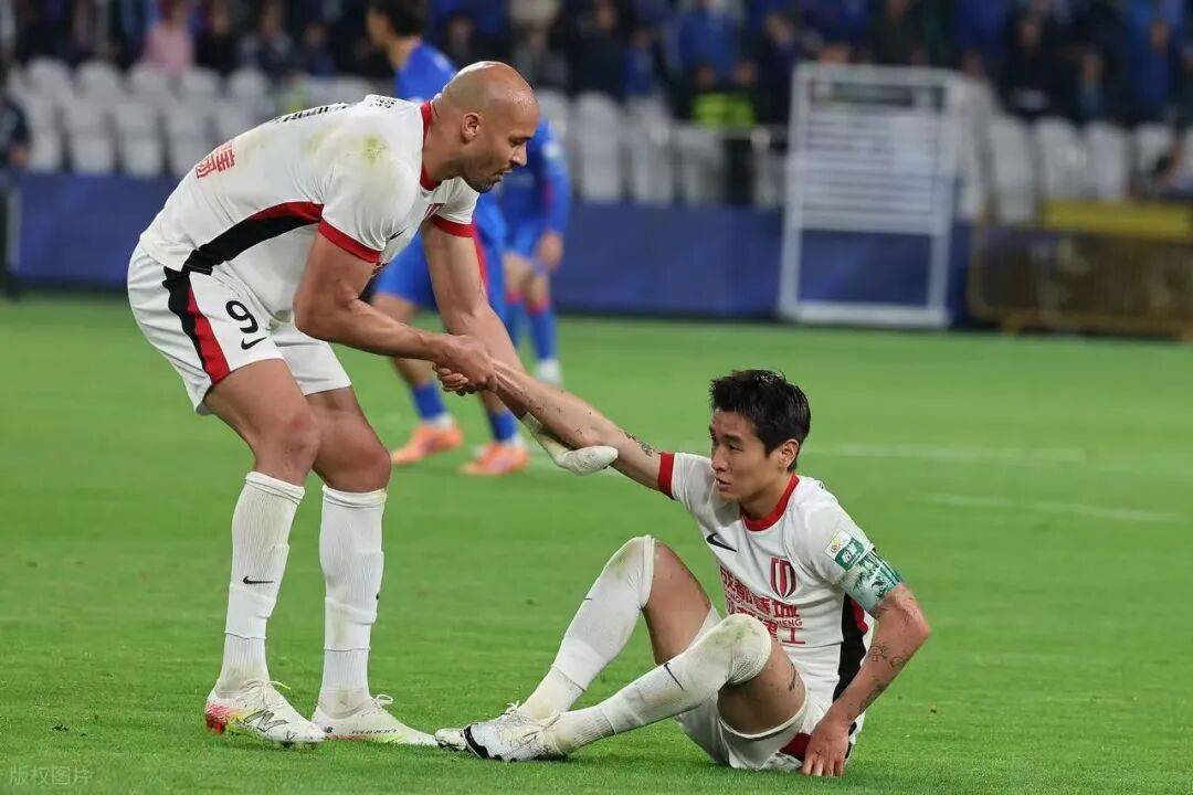 เฉิงตู หงเฉิง เอาชนะ เซินหัว 3-2! เว่ย ฉือห่าว เป็นผู้สนับสนุนที่ยิ่งใหญ่ที่สุด ผลงานของเขาชนะ Praise_ma Ning_Competition_Fans