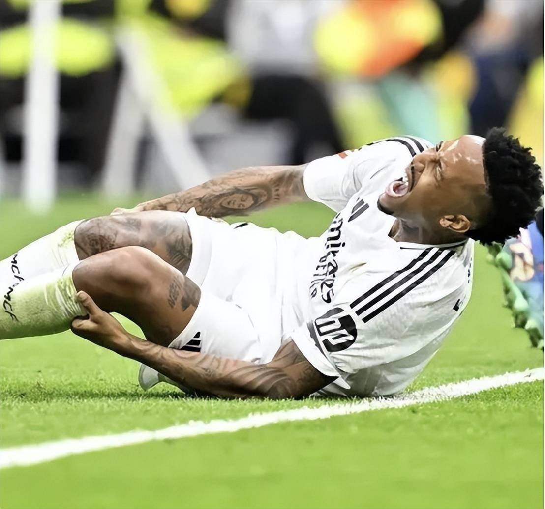 ฟลอเรนติโน่ตะโกนอย่างอบอุ่นอินเตอร์มิลานการแข่งขันการกุศลของ Bernabeu ซ่อนพายุการถ่ายโอน Bastoni? _ เรอัล มาดริด_บาร์เซโลนา_แชมเปี้ยนส์ลีก