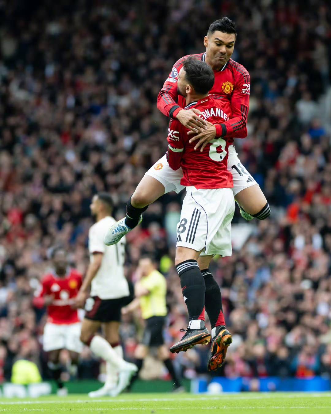 พรีเมียร์ลีก อัพเดท! ท็อตแน่ม 2-1 วิลล่า หนีออกจากโซนตกชั้น! แมนฯ ยูไนเต็ด 3-2 กลับสู่แชมเปี้ยนส์ลีก_ลิเวอร์พูล_threats_mistakes