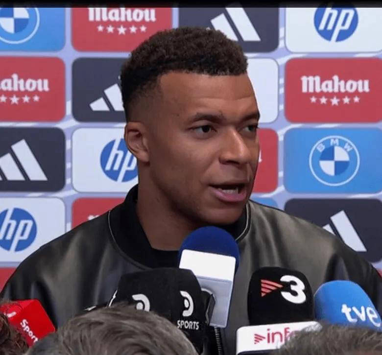การสู้รบของเรอัล มาดริด จะทวีความรุนแรงขึ้นอีกครั้งหรือไม่? Mbappe แสดงความขัดแย้งกับโค้ชโดยไม่ได้ตั้งใจ ลดเหลือ STRIKER_4 นี้ season_reason_opportunity อย่างคาดไม่ถึง